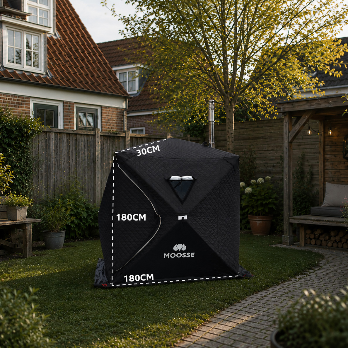 MOOSSE saunatent met afmetingen: 180 × 180 cm en 30 cm schoorsteenoverstek